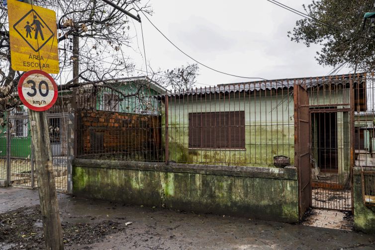 Sarandi (RS), 24/06/2024 - Casa com marcas do nível da água após enchente que atingiu toda a região. Foto: Bruno Peres/Agência Brasil