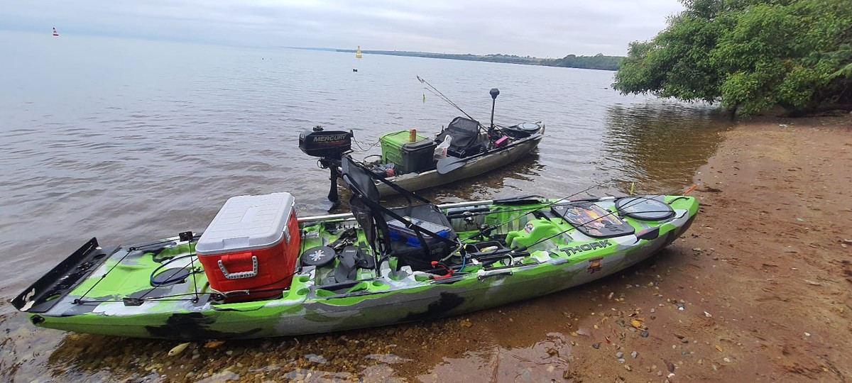 Homens são autuados por pesca em local proibido no Rio Paraná, em Rosana