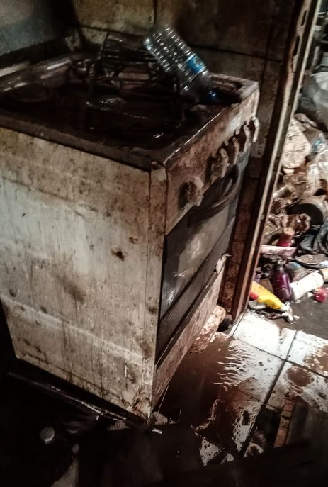 Claudia Rodrigues/Arquivo Pessoal 01/06/2024- Moradora da Vila Farrapos, zona norte de Porto Alegre, Claudia Rodrigues registrou o cenário de destruição que encontrou em casa quando as águas baixaram. Foto: Claudia Rodrigues/Arquivo Pessoal