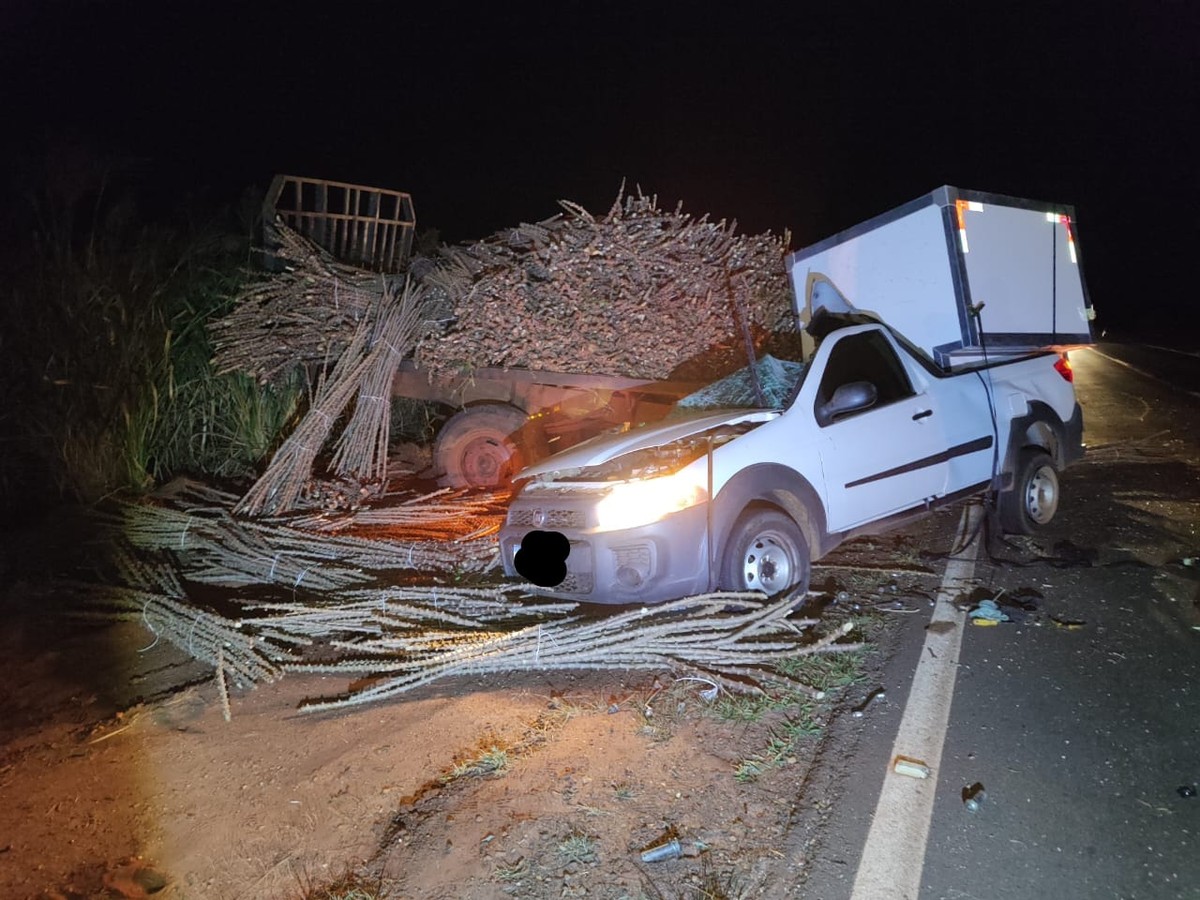 Motorista morre após acidente entre picape e trator com semirreboque, em Euclides da Cunha Paulista | Presidente Prudente e Região