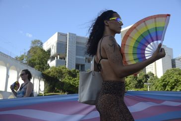 Rio de Janeiro (RJ) 17/12/2023 – Participantes da 2ª Edição da Parada LGBTQIA+ da Lapa, que acontece pela visibilidade e direitos das pessoas trans. Foto: Fernando Frazão/Agência Brasil