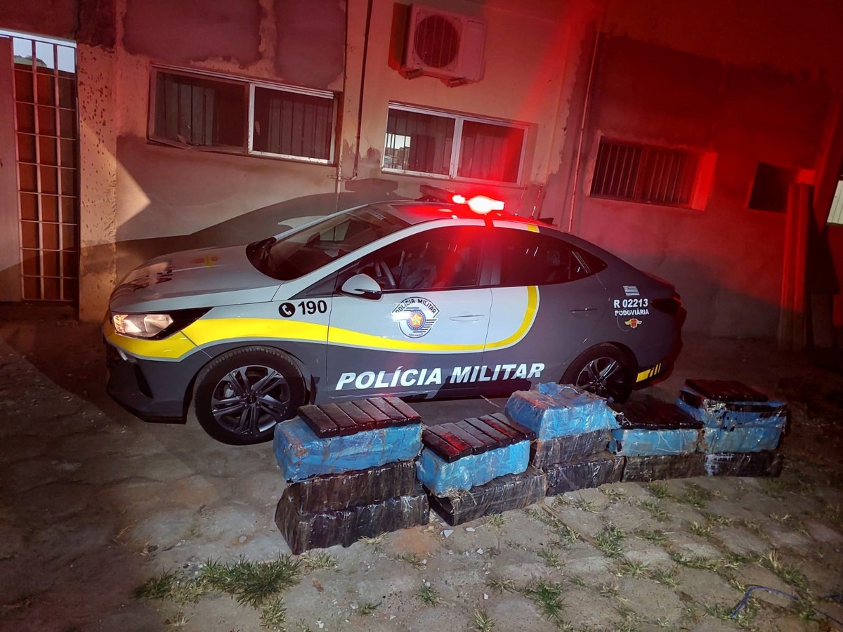 Motorista é preso com mais de 300 kg de maconha após caminhão quebrar na Rodovia Assis Chateaubriand, em Pirapozinho