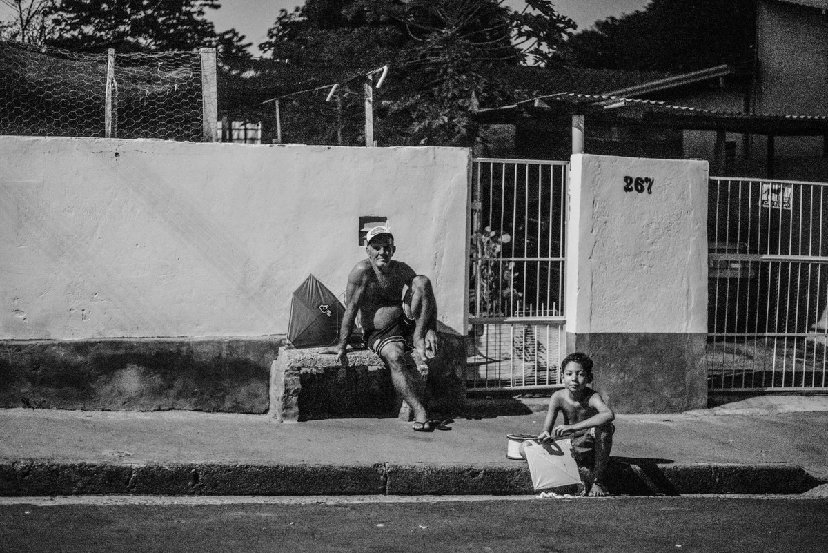 Exposição fotográfica 'Jardim Brasil: dos Trilhos pra Cá' aborda contexto social de adolescentes moradores de Adamantina