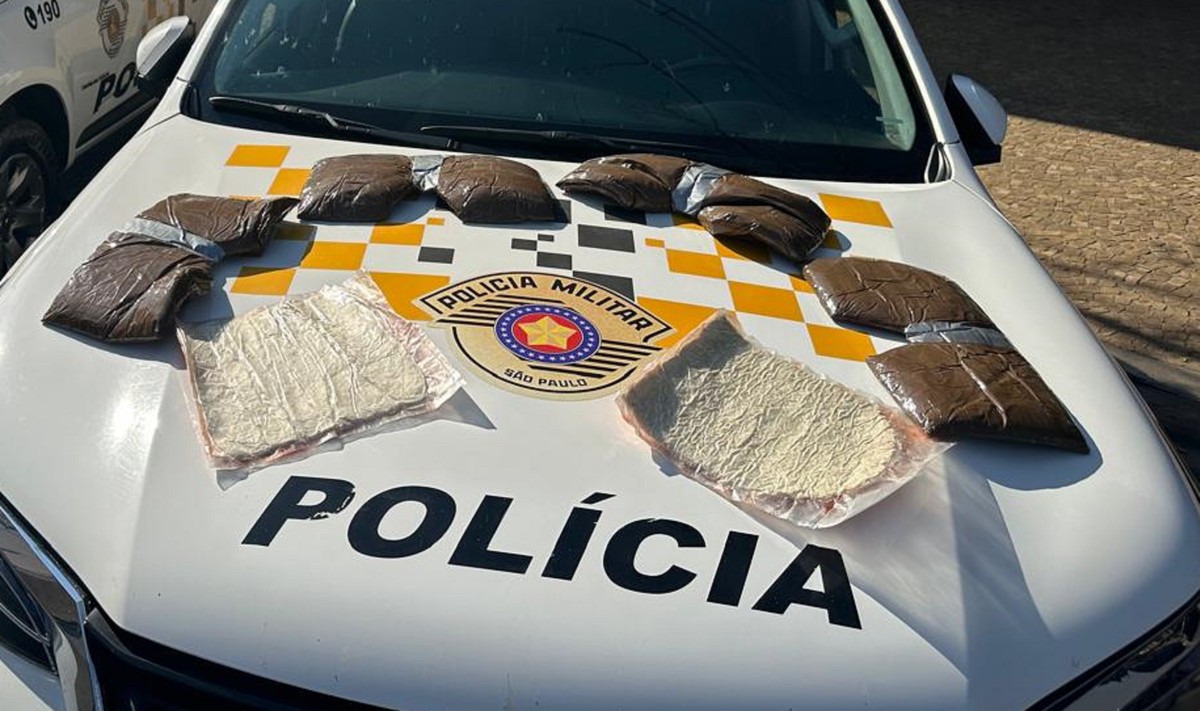 Passageiros bolivianos são flagrados com 9 kg de cocaína presos ao corpo em ônibus interestadual, em Parapuã