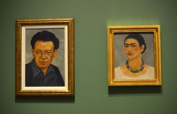 Brasília - O estilo inconfundível da pintora mexicana Frida Kahlo pode ver visto de perto na exposição,Frida Kahlo – conexões entre mulheres surrealistas no México, já aberta na Caixa Cultural,  até o dia 5 de junho (Elza Fiuza/Agência