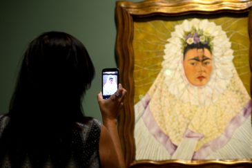 Brasília - O estilo inconfundível da pintora mexicana Frida Kahlo pode ver visto de perto na exposição,Frida Kahlo – conexões entre mulheres surrealistas no México, já aberta na Caixa Cultural,  até o dia 5 de junho (Elza Fiuza/Agência