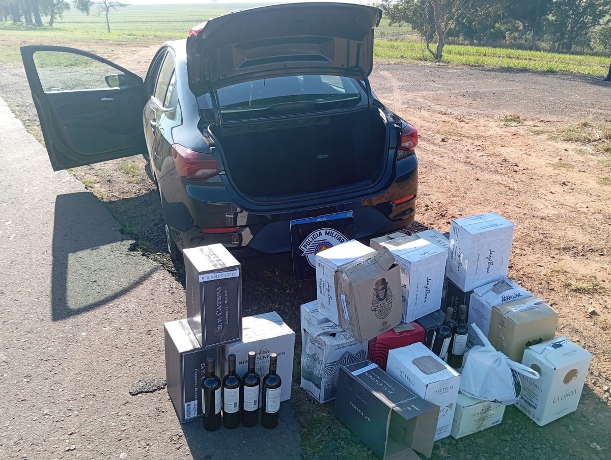 Garrafas de vinho estrangeiro sem documentação fiscal são apreendidas em Parapuã