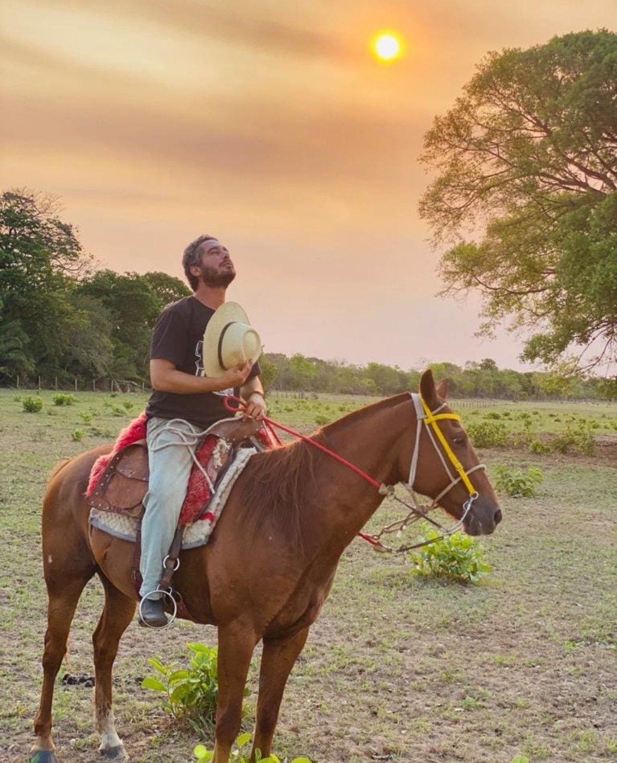 'É um momento de dor, dói que não tem como explicar', pai de Thommy Schiavo se despede do filho