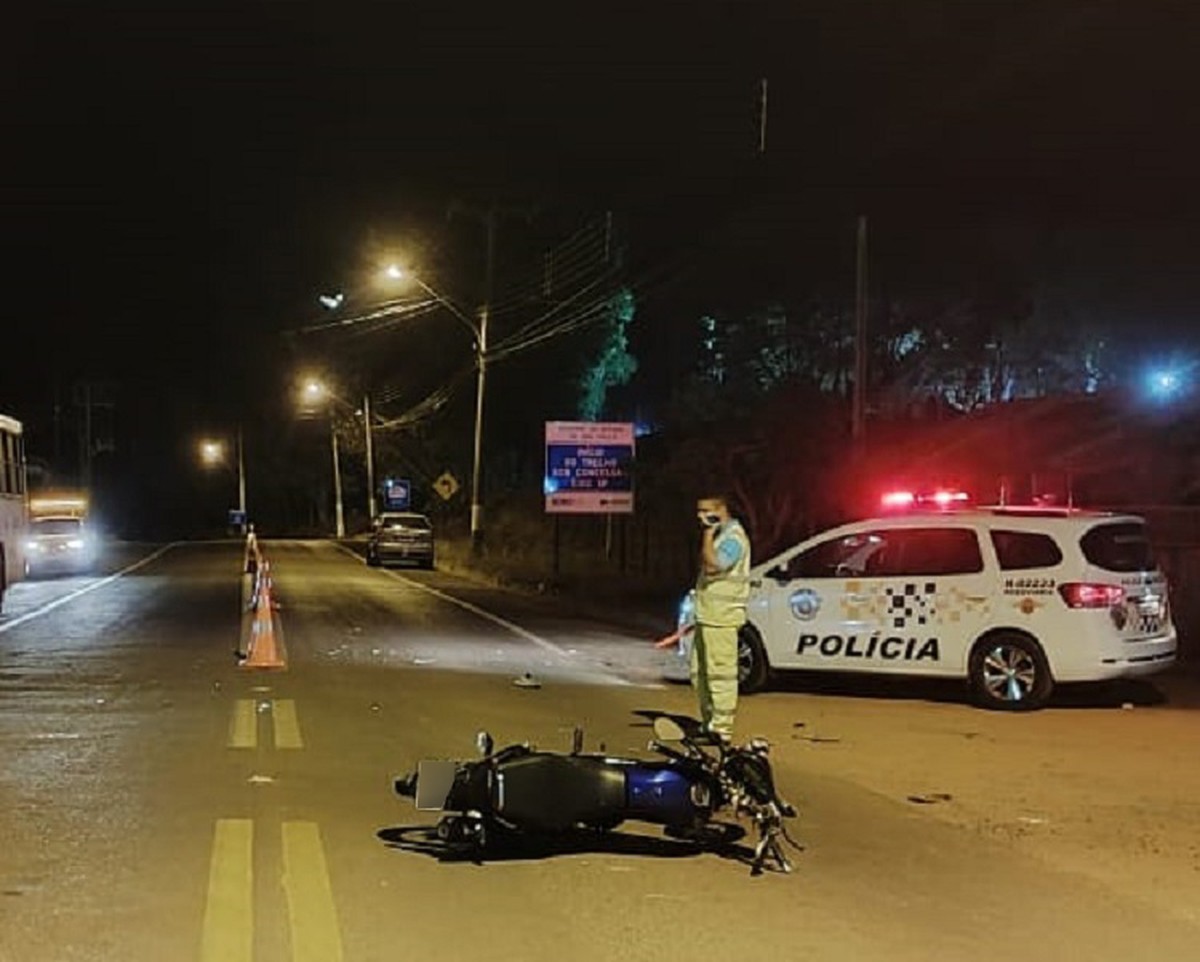 Motociclista fica gravemente ferido após ser atingido por carro dirigido por adolescente embriagado, em Flórida Paulista