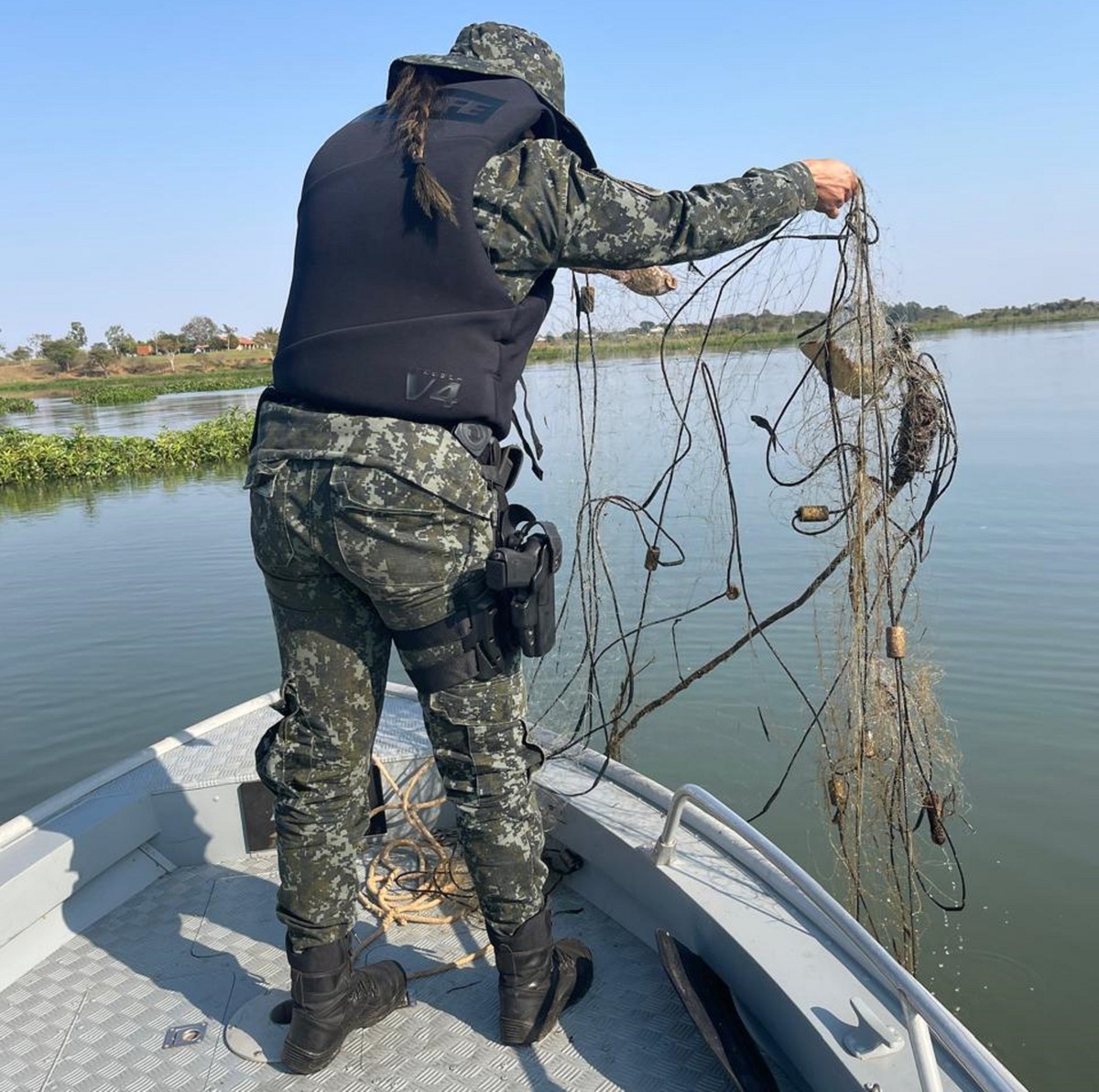 Polícia Ambiental apreende 700 metros de redes de pesca armadas de forma irregular, em Pres. Epitácio