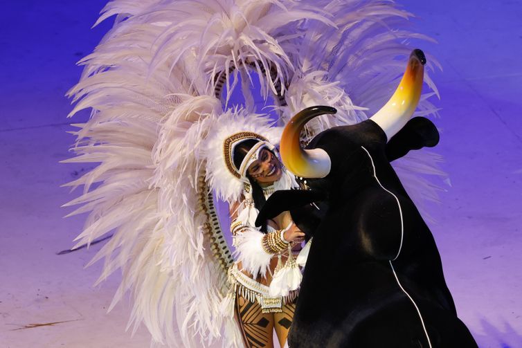 Parintins (AM), 29/06/2024 - Apresentação do Boi Caprichoso na segunda noite do 57º Festival Folclórico de Parintins, no Bumbódromo. Foto: Fernando Frazão/Agência Brasil