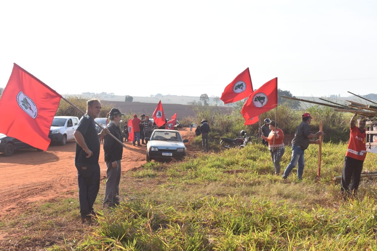 Manifestantes do MST alegam ameaças da Polícia Militar durante ocupação e deixam fazenda, em Mirante do Paranapanema | Presidente Prudente e Região