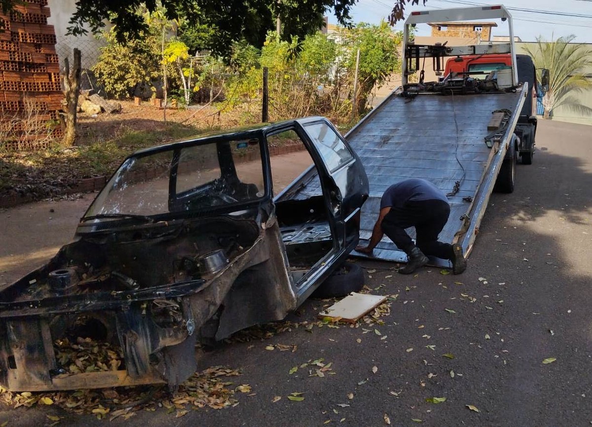 Operação Lata Velha recolhe veículos abandonados nas vias públicas de Presidente Prudente | Presidente Prudente e Região