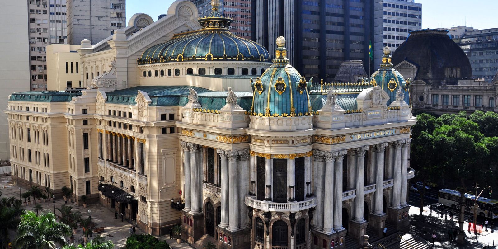 Theatro Municipal, no Rio, reabre com premiação a artistas