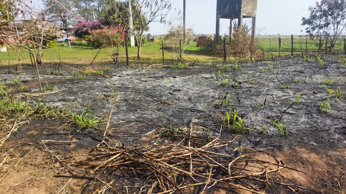 Polícia Ambiental flagra queimadas irregulares em propriedades rurais e adverte sitiantes, em Teodoro Sampaio