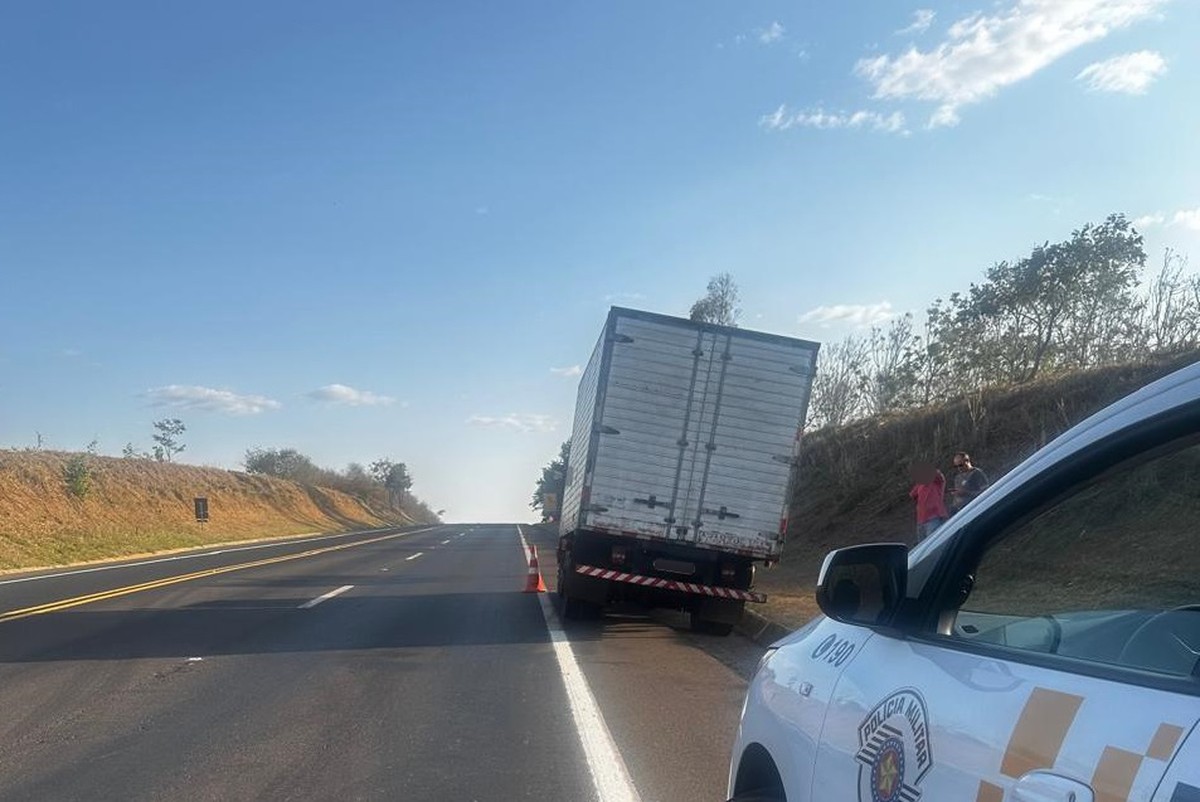 Motorista é preso após adulterar placa de caminhão com fita isolante em Parapuã