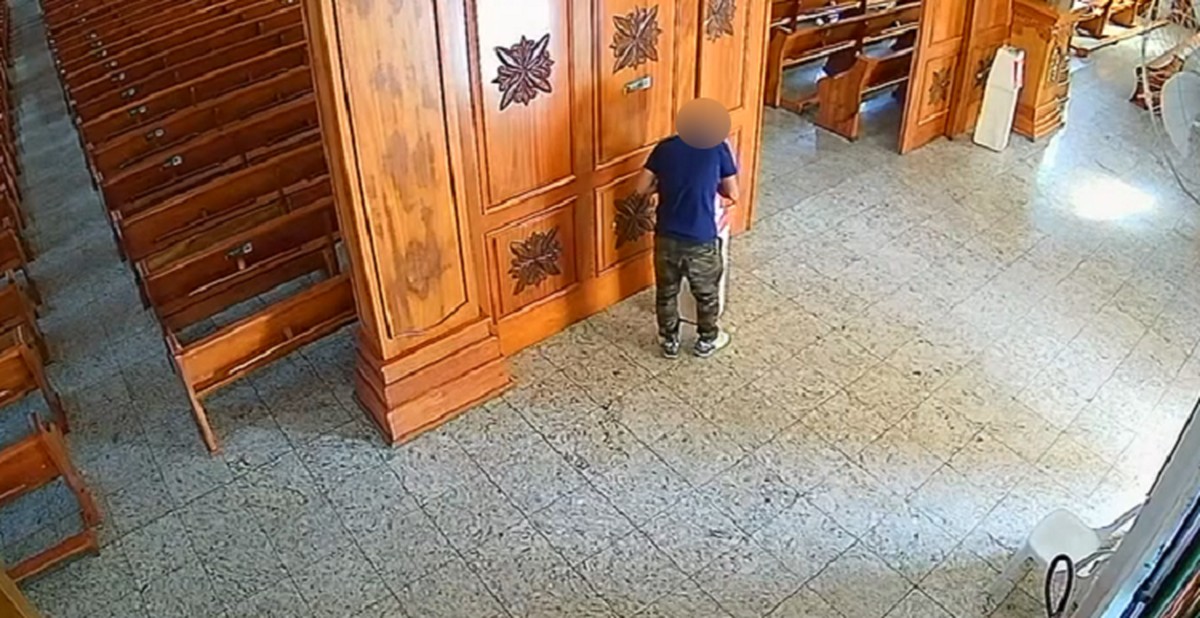 Homem usa arame para 'pescar' dinheiro de urna em igreja católica e acaba preso em Álvares Machado