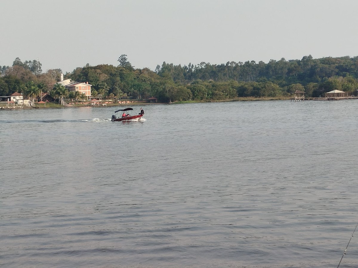 Bombeiro encontra corpo de homem desaparecido boiando na Represa Laranja Doce, em Martinópolis