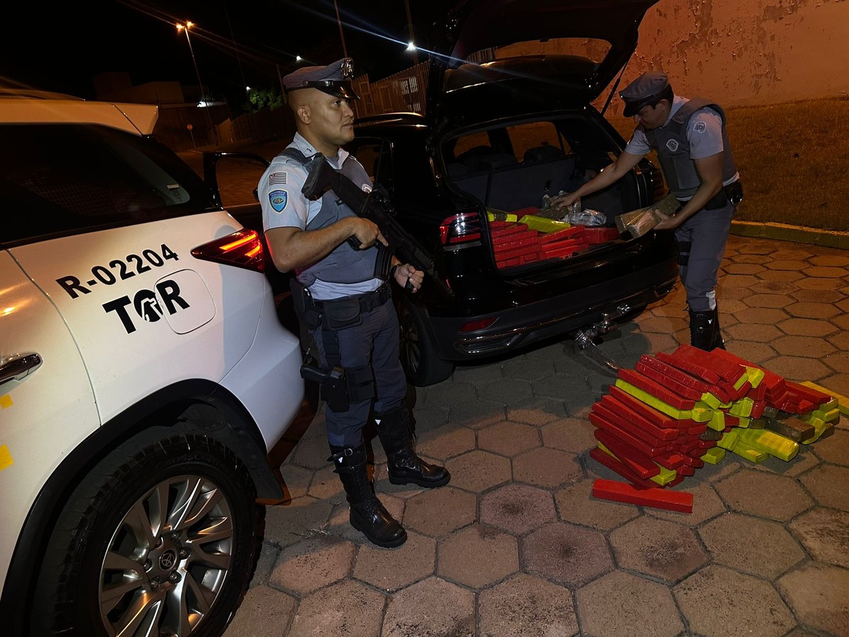 Dupla é presa com mais de 380 kg de maconha na Rodovia Raposo Tavares, em Presidente Prudente