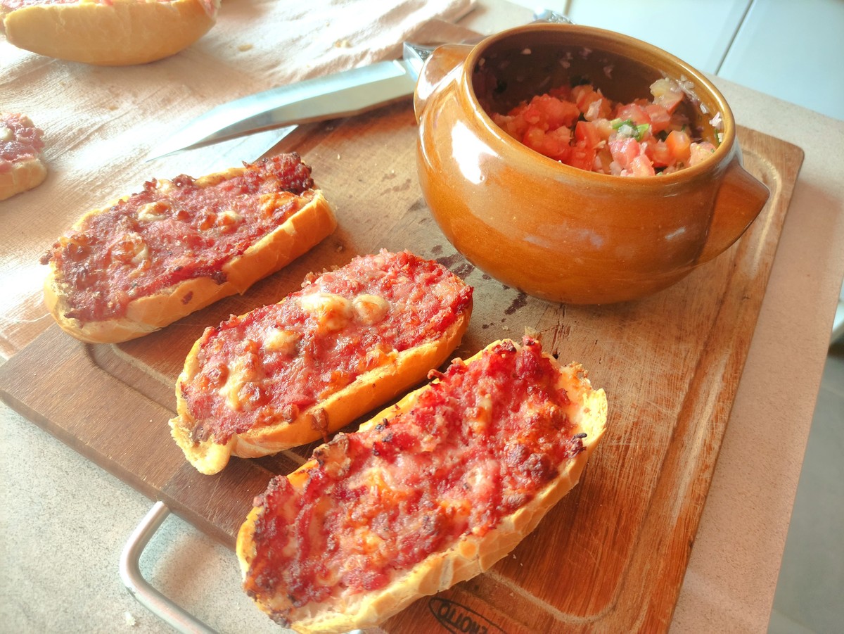 De preparo rápido na airfryer, aprenda a fazer um Pãoliça