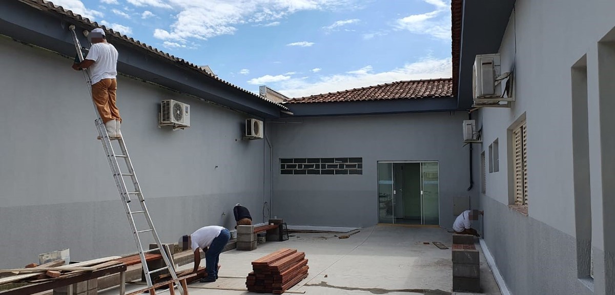 Detentos do regime semiaberto da Penitenciária de Osvaldo Cruz auxiliam na reforma da Santa Casa | Presidente Prudente e Região