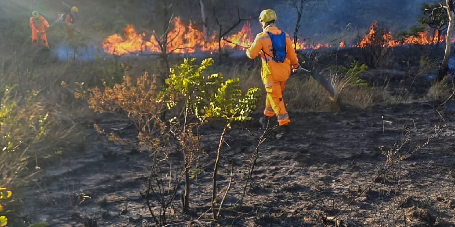 Incêndios atingem milhares de hectares em parques de Minas Gerais