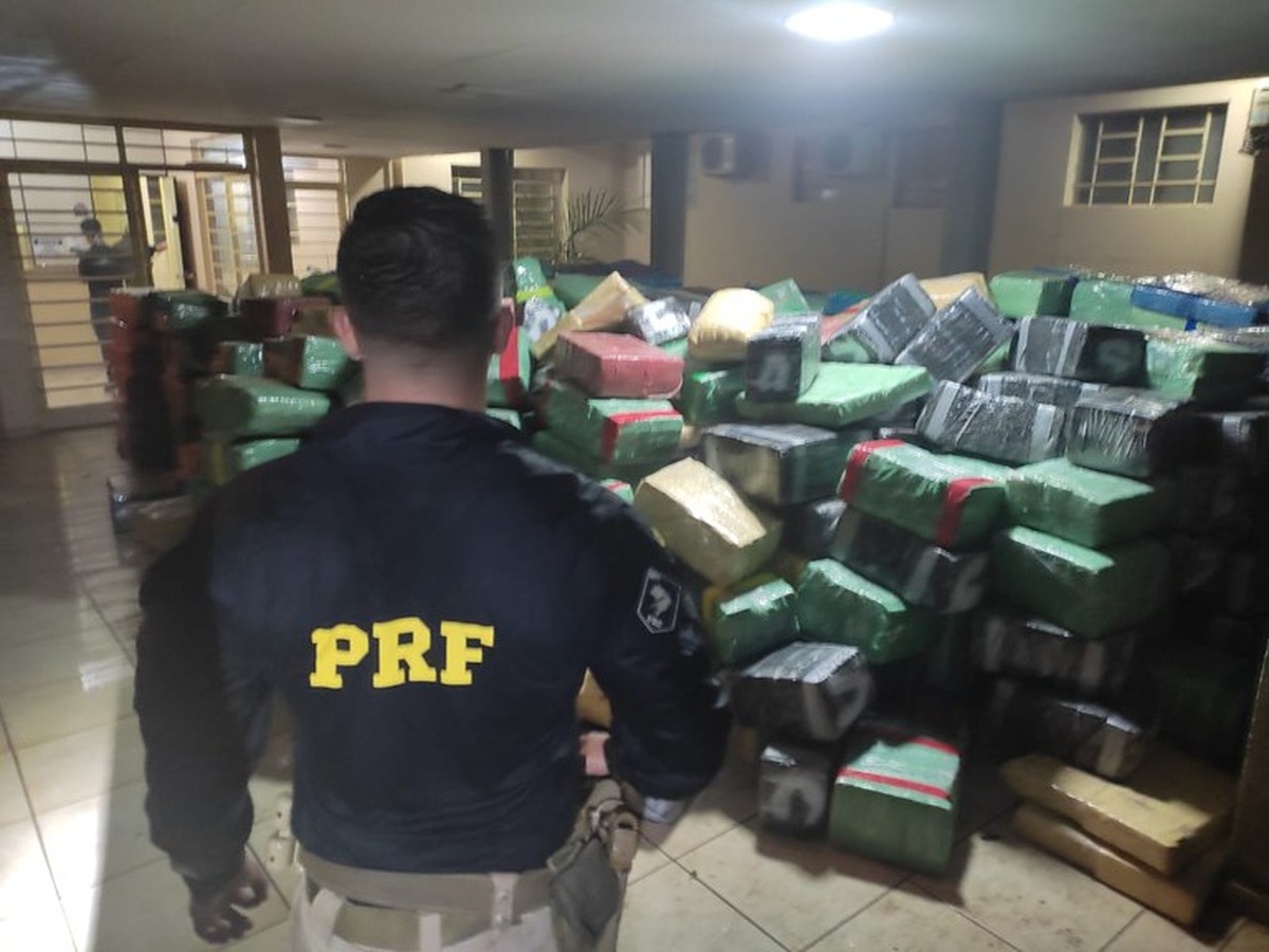 Polícia Rodoviária Federal apreende mais de 14 toneladas de maconha em carreta bitrem, em Rancharia
