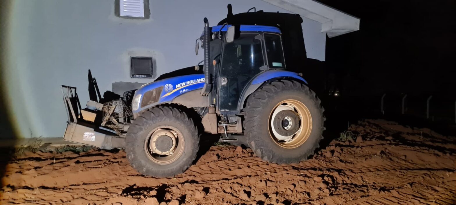 Após uma semana, Polícia Civil recupera trator com roçadeira que havia sido furtado de propriedade rural, em Marabá Paulista | Presidente Prudente e Região
