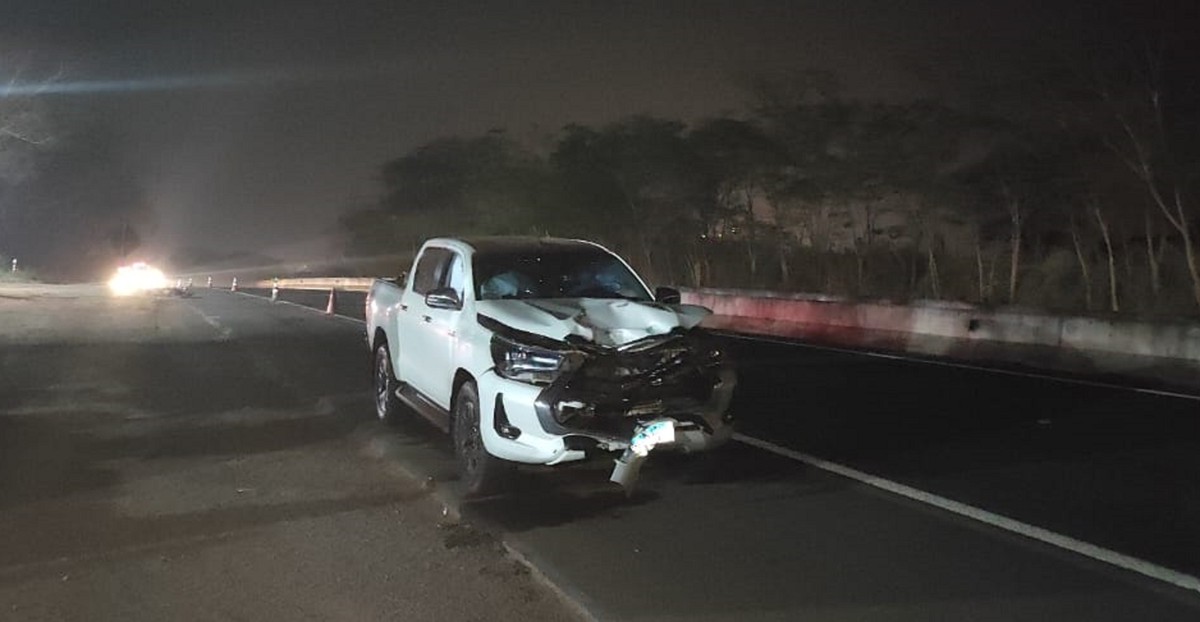 Motociclista morre após ser atingido por caminhonete e motorista foge, em Pirapozinho