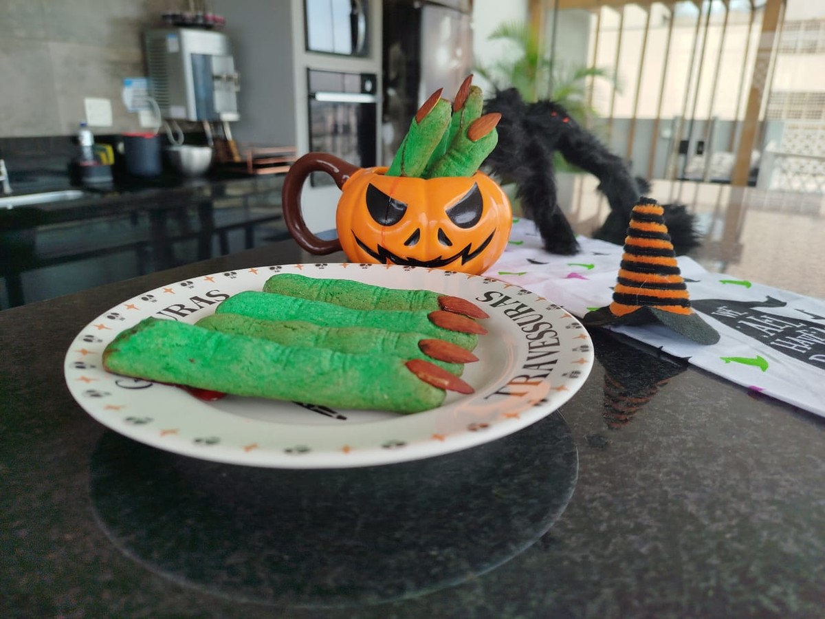 Sucesso para as festas de Halloween, aprenda a preparar os biscoitos de Dedos de Bruxa