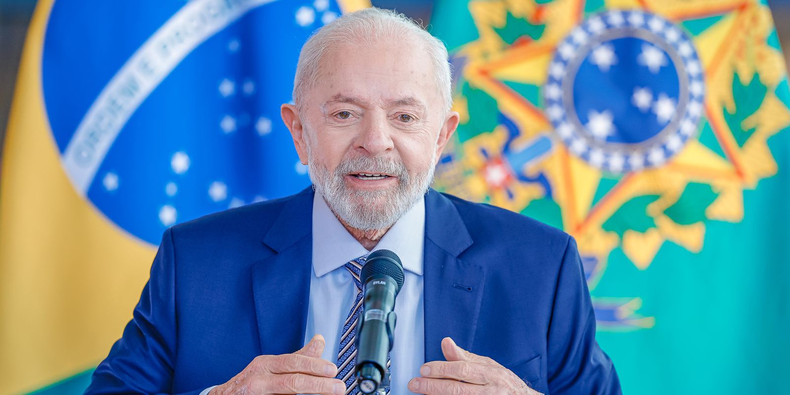 Lula desembarca em aeroporto no México após....