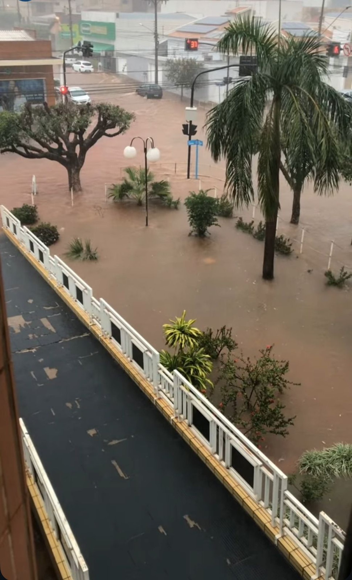 Temporal causa pontos de alagamentos em Dracena