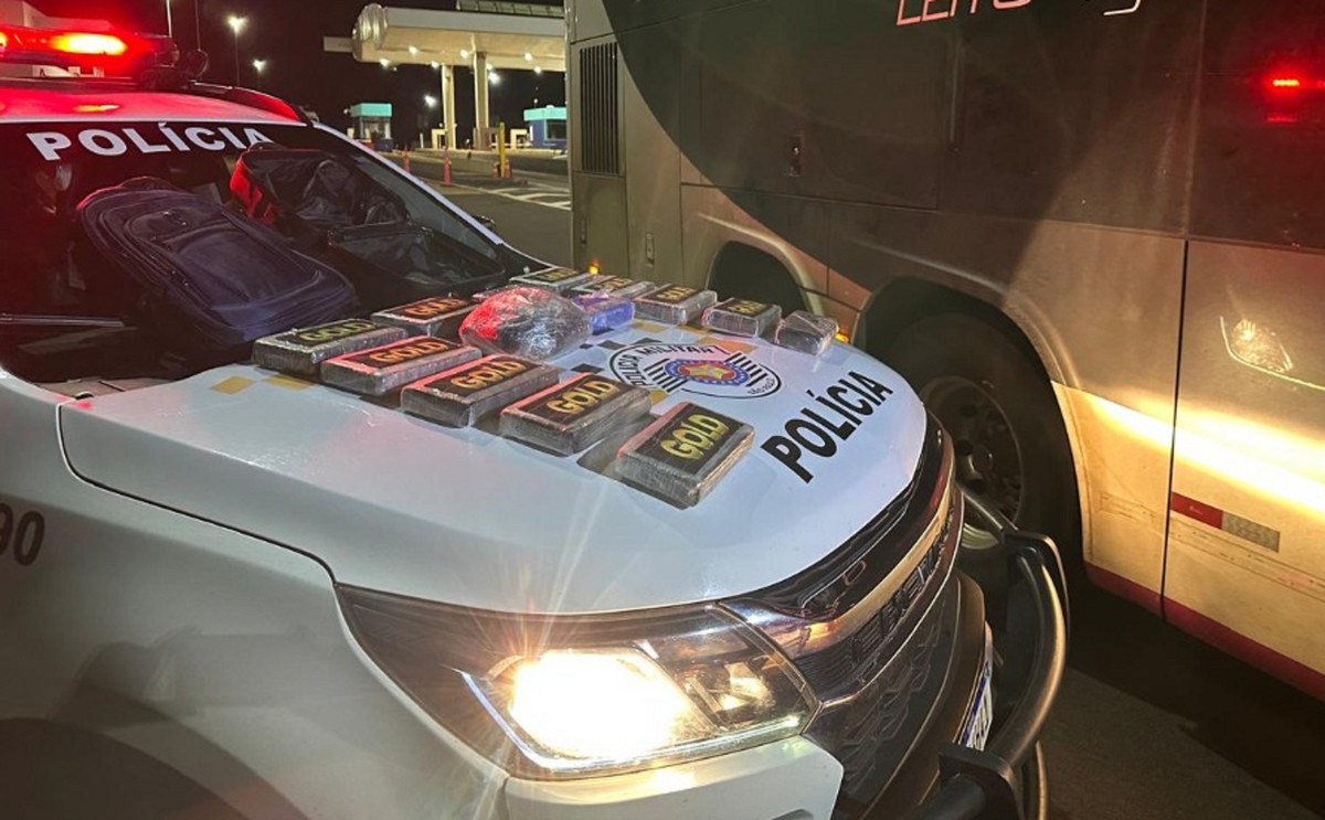 Passageira demonstra nervosismo durante fiscalização e acaba presa com 15 kg de cocaína, crack e skunk em Regente Feijó