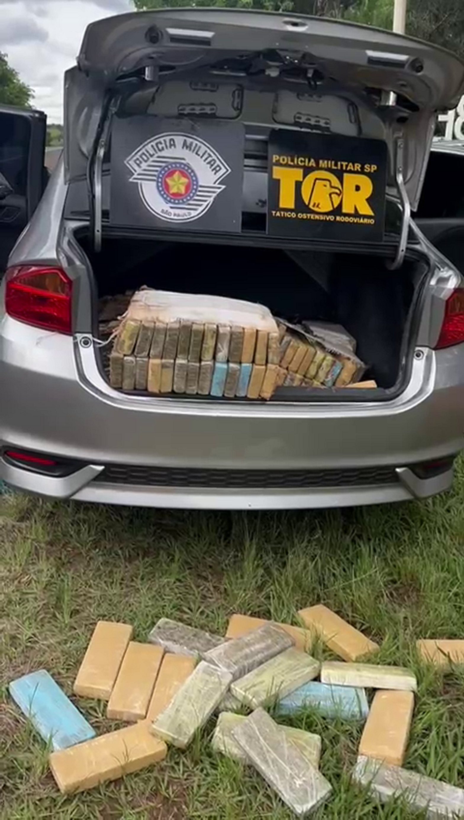 Mulher é presa por transportar 300 tabletes de maconha em porta-malas de carro, em Parapuã