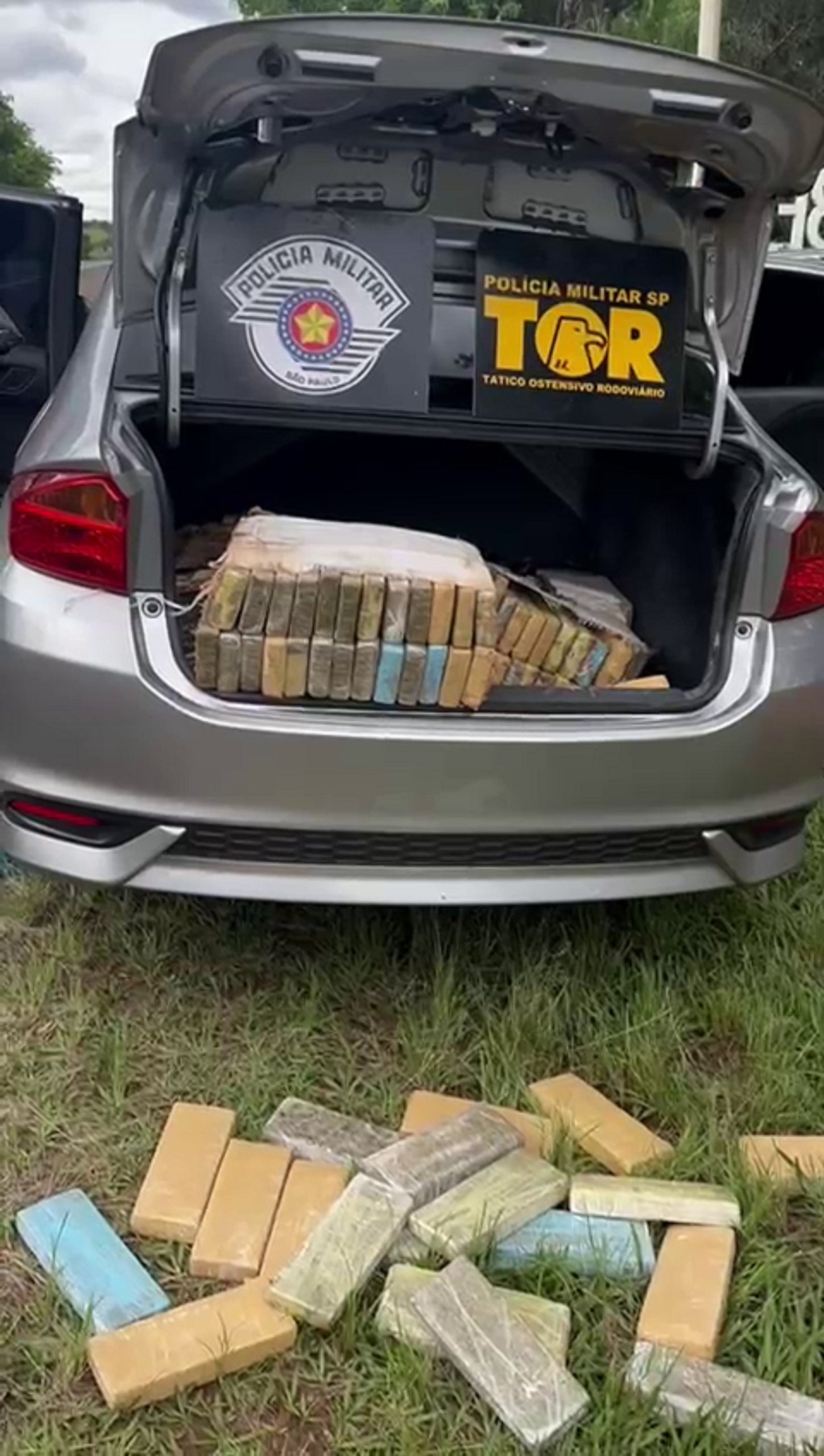 Mulher é presa por transportar 300 tabletes de maconha em porta-malas de carro, em Parapuã