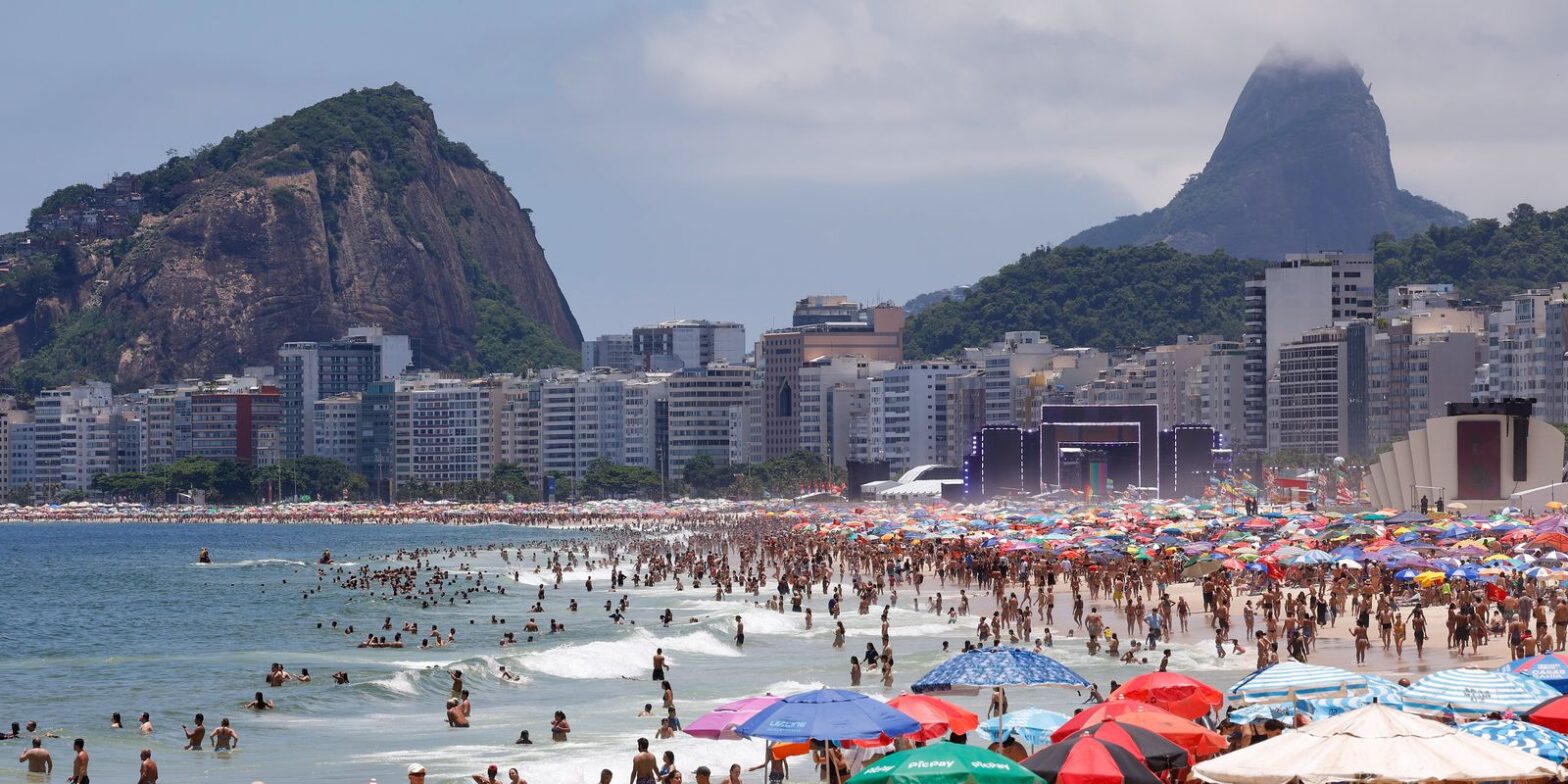 Sol movimenta praias do Rio e noite de Réveillon não deve ter chuva