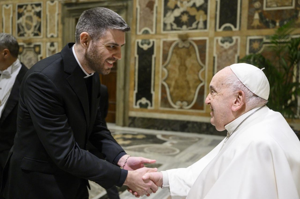 Prudentino seminarista se encontra com Papa Francisco em Solenidade de Santa Inês, no Vaticano