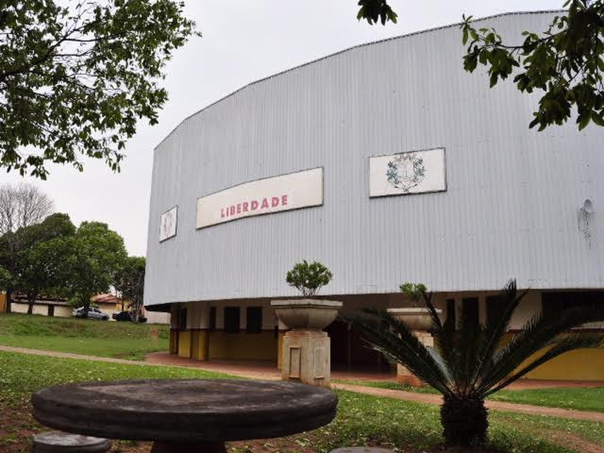 Homem se envolve em briga durante jogo de futsal e é preso por descumprir medida cautelar que o proibia de sair de casa à noite