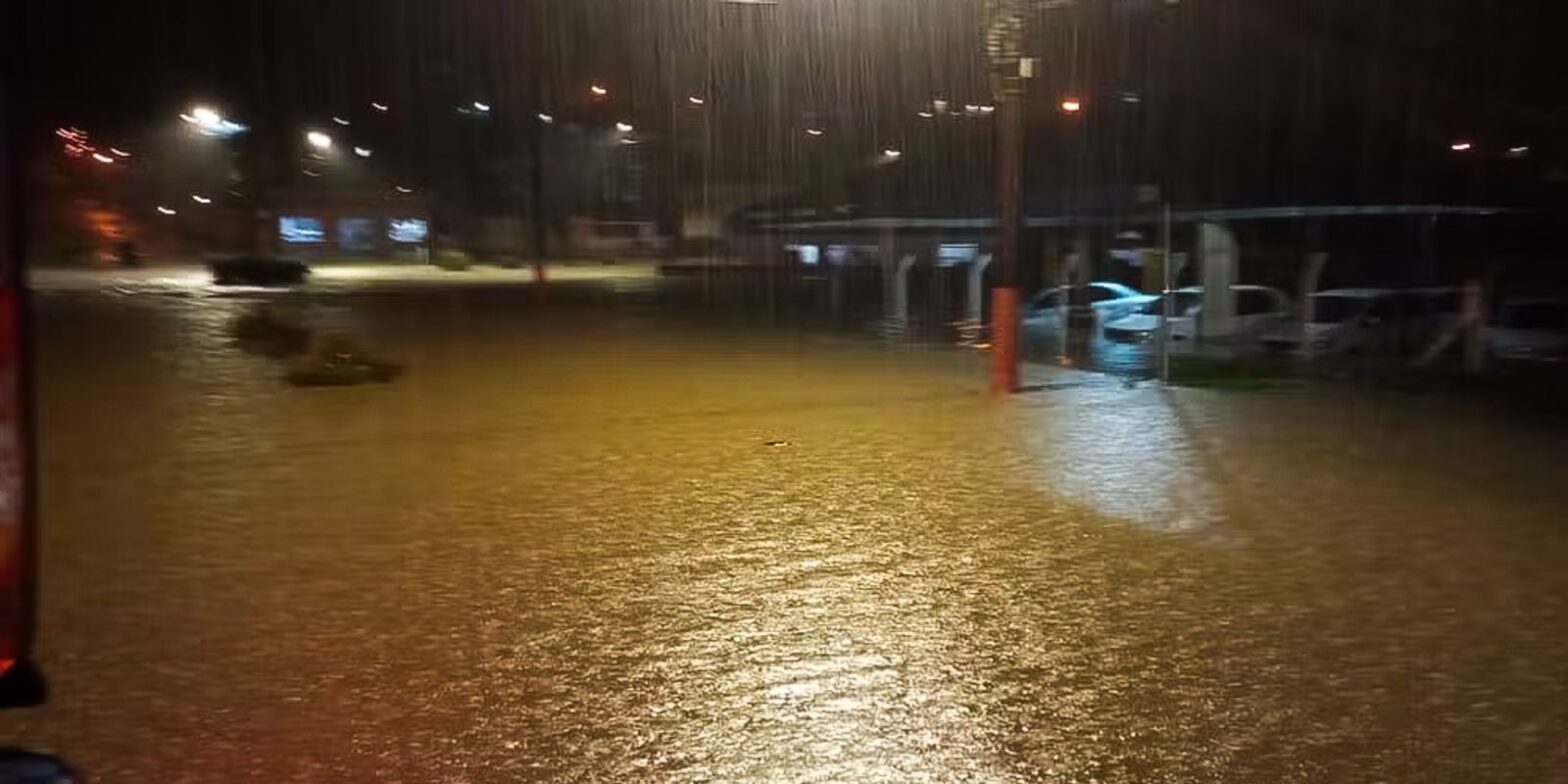 Chuvas levam quatro cidades a decretar emergência em Santa Catarina