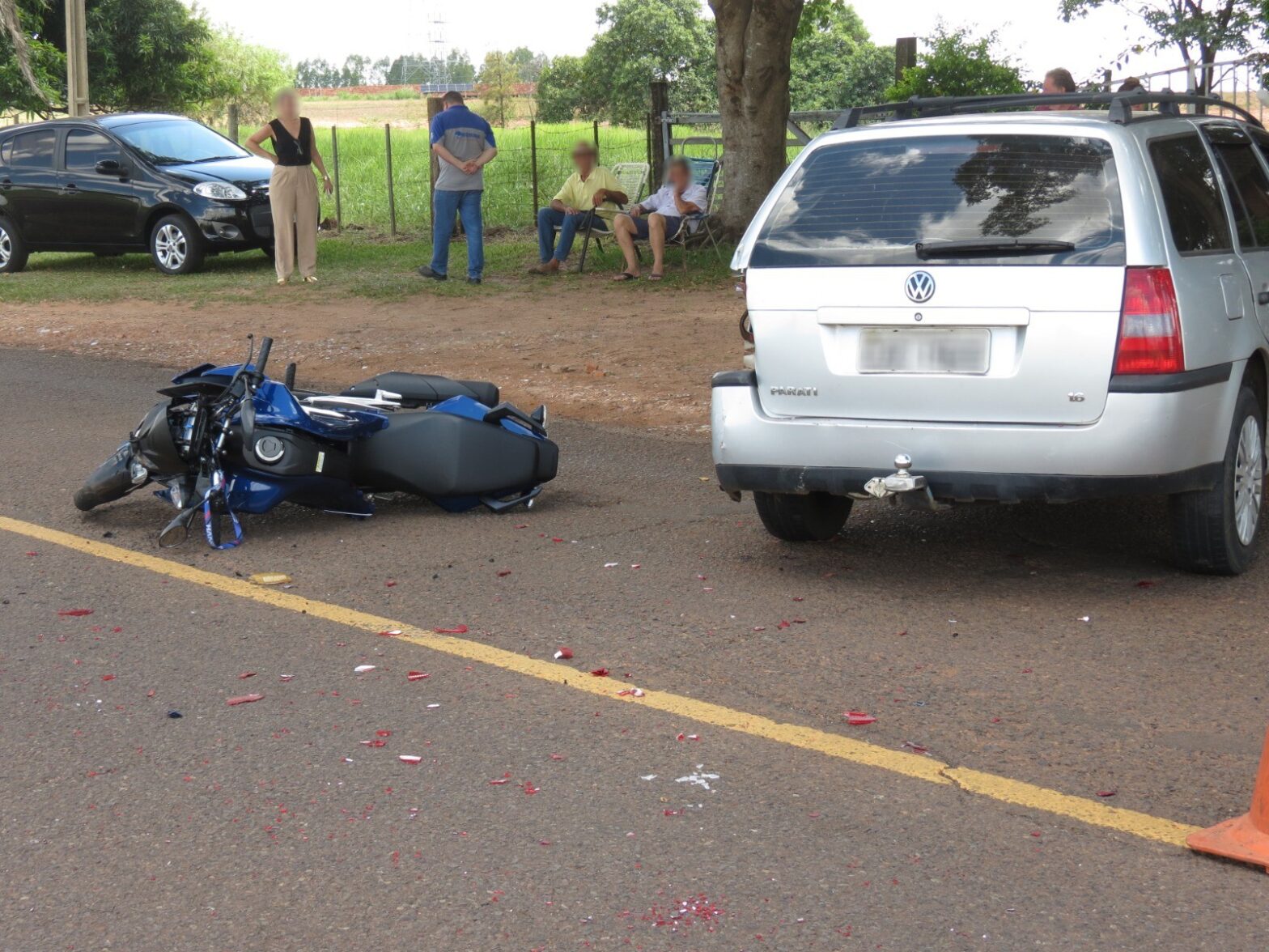 Jovem de 20 anos fica gravemente ferido após se envolver em acidente de trânsito entre motocicleta e carro, em Dracena