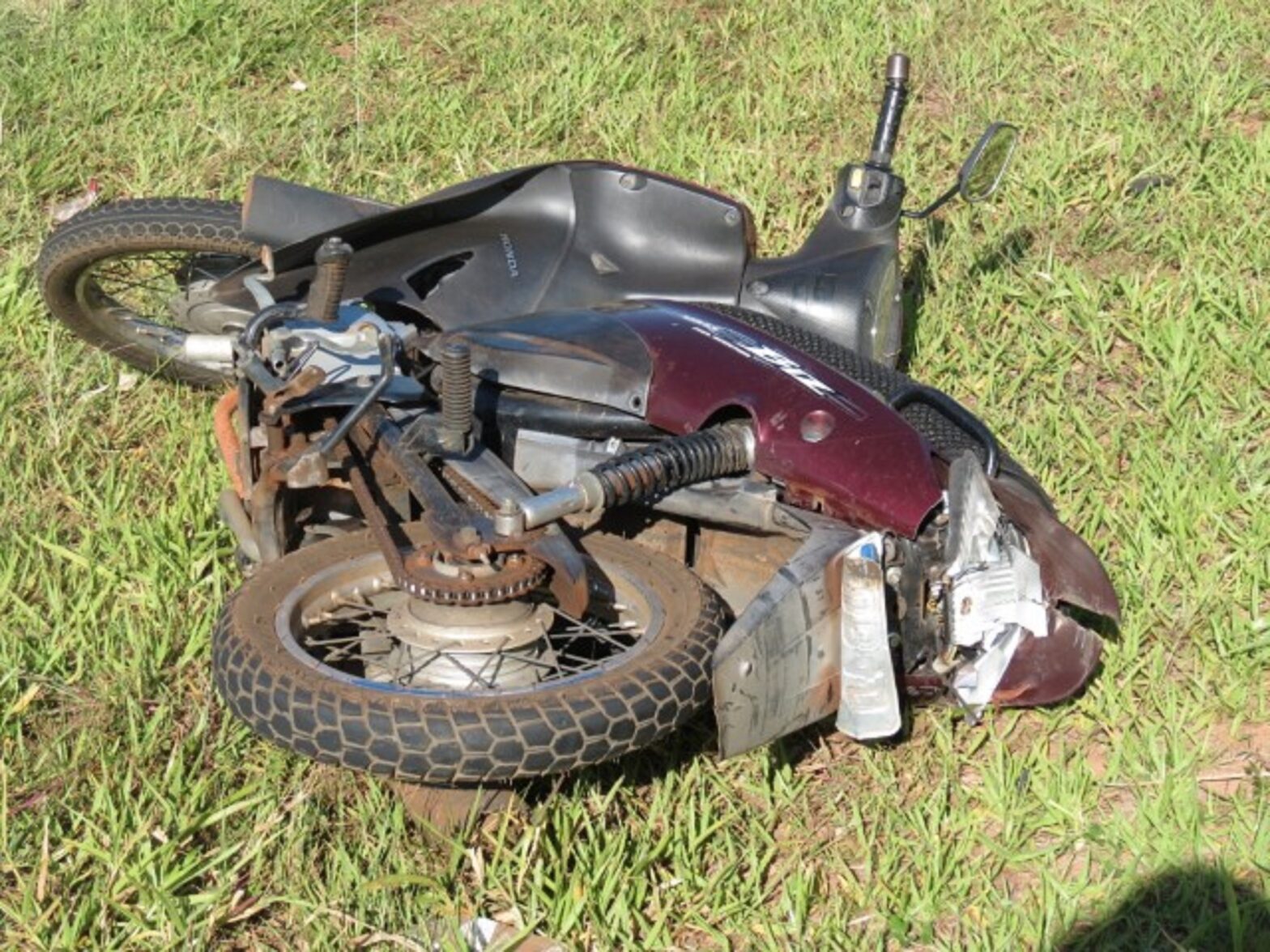 Mulher de 65 anos morre após carro atingir traseira de motocicleta, em Dracena