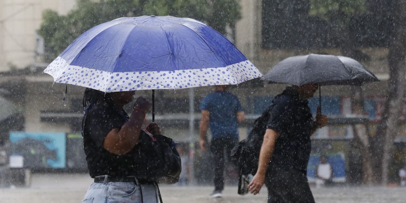 Previsão de temporal faz Rio estrear sistema de alerta da Defesa Civil