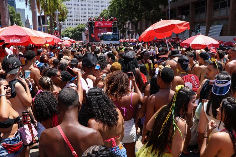 Rio de Janeiro (RJ), 22/02/2025 – Bloco da favorita anima o pré-carnaval no centro do Rio de Janeiro. Foto: Tomaz Silva/Agência Brasil