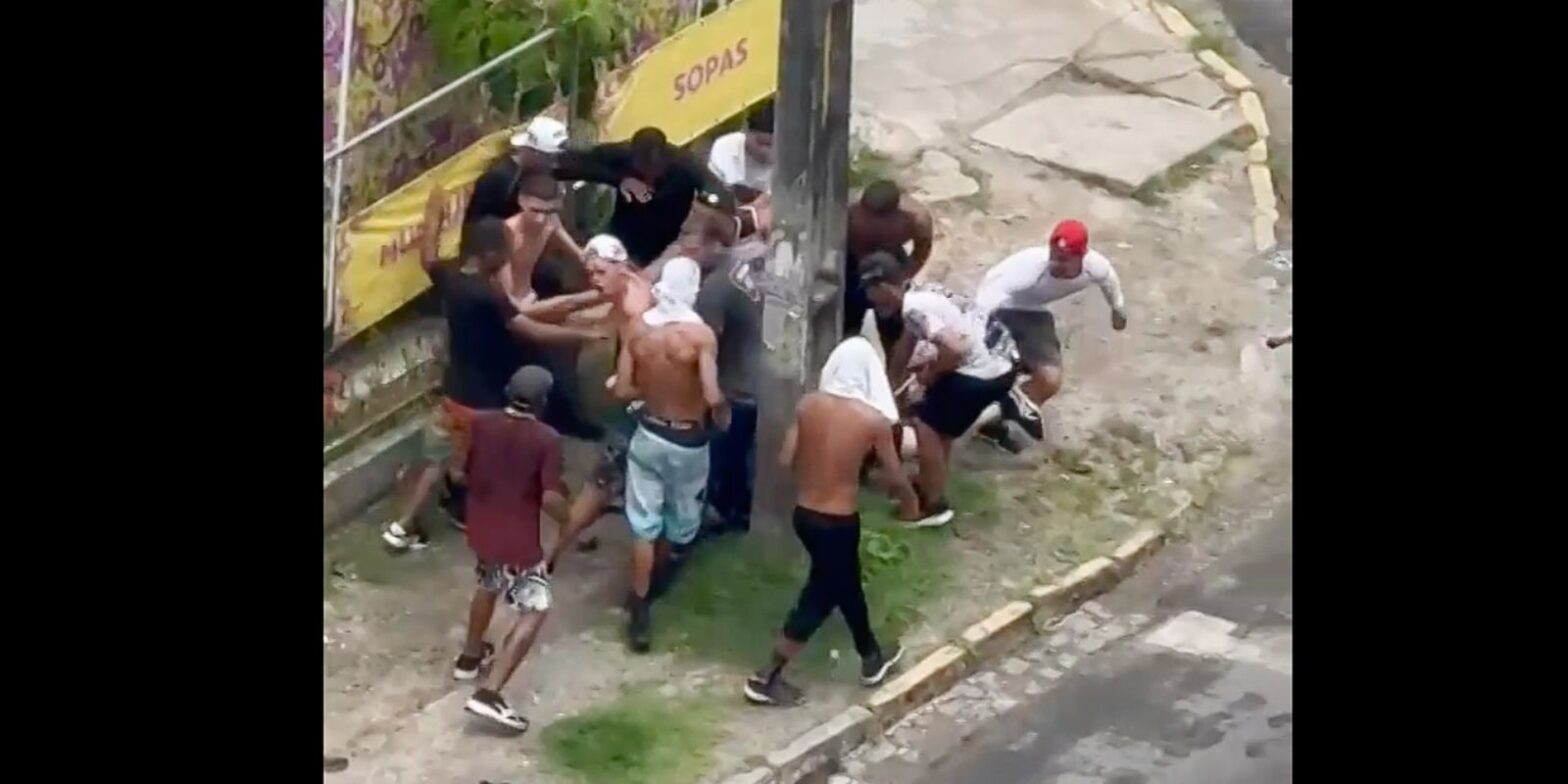 Uma pessoa permanece internada, após briga de torcidas no Recife