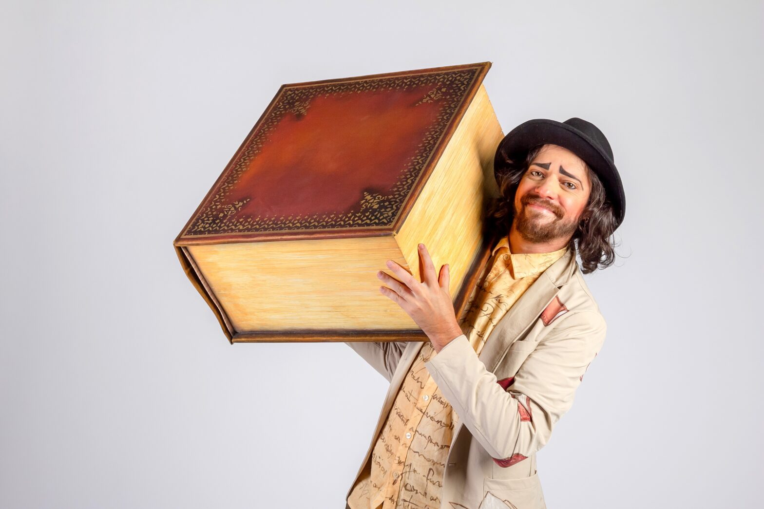 Contação de histórias ‘O Bibliotecário’ compartilha narrativas em Pres. Prudente