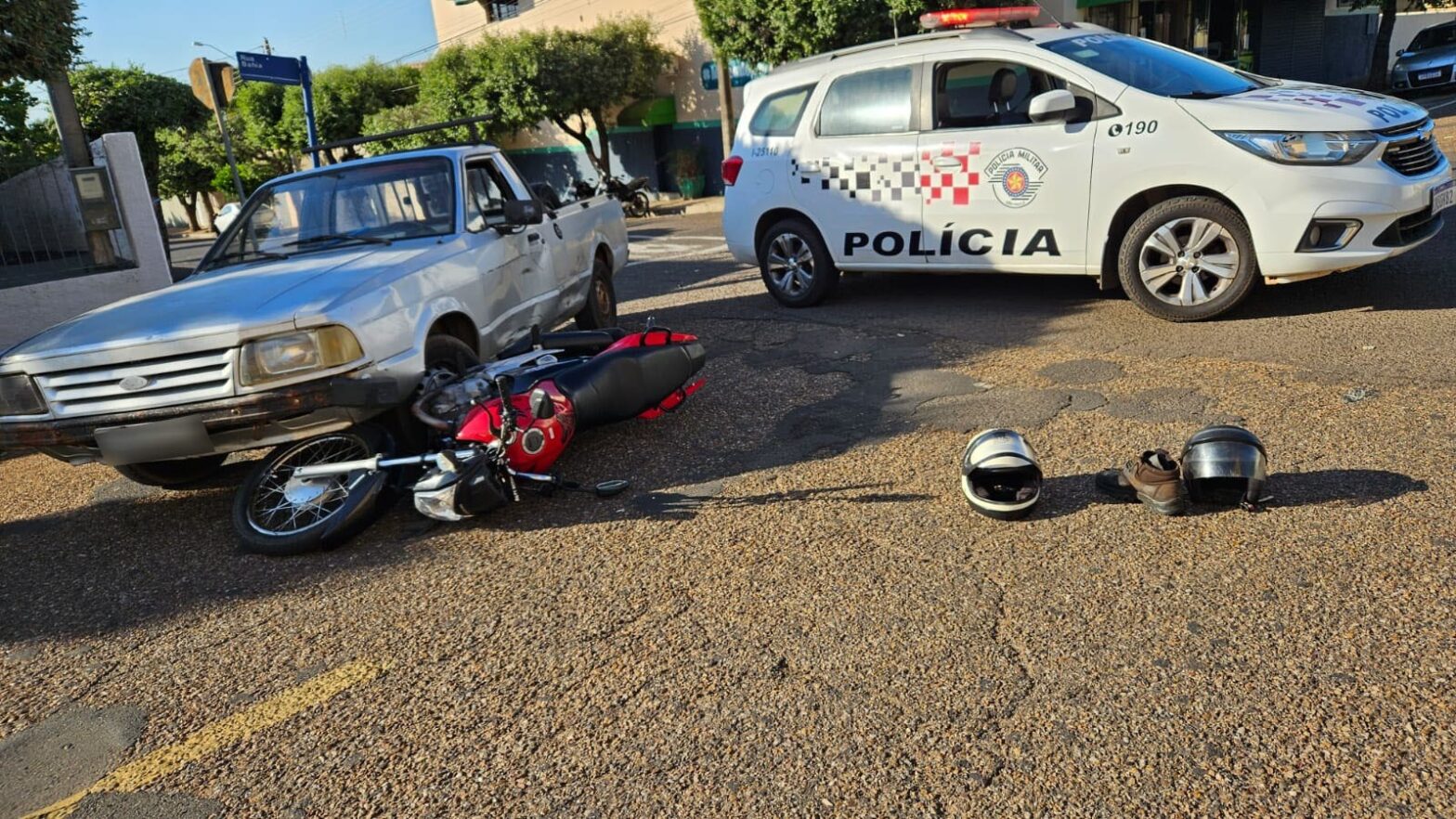 Acidente de trânsito deixa motociclista ferido no bairro Metrópole em Dracena