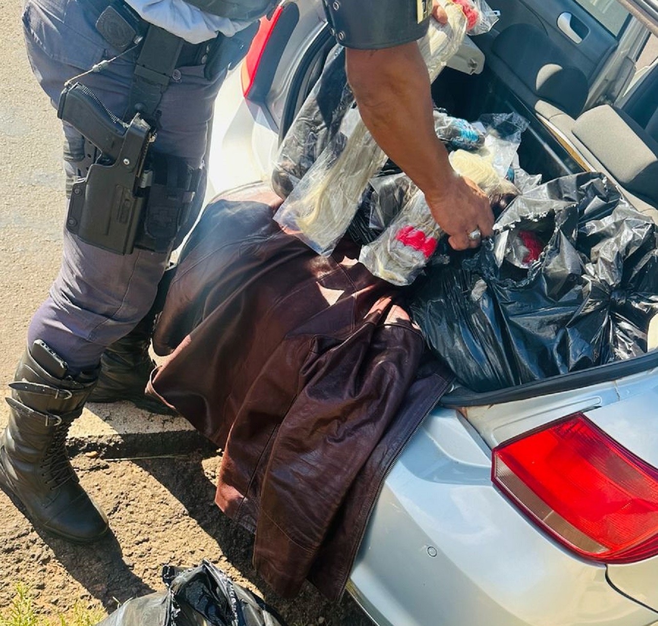 Avaliada em R$ 300 mil, carga de quase 170kg de cabelo humano é apreendida na Rodovia Raposo Tavares, em Presidente Epitácio