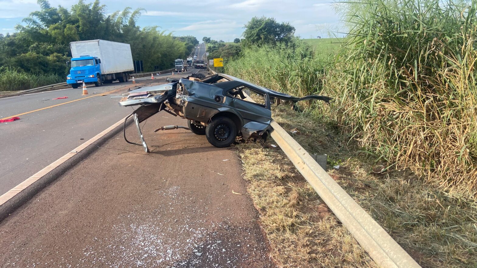 Casal que morreu em colisão entre carro e carreta é sepultado em Rinópolis