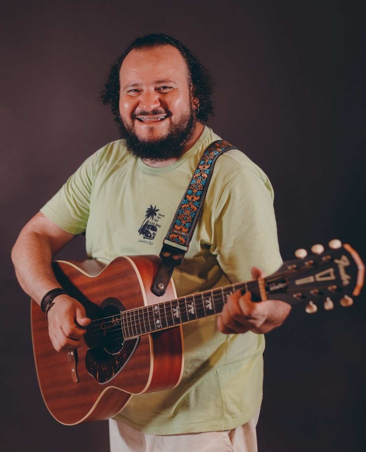 Com presença de cantor prudentino, show de reggae reúne groove, percussão e sopros que remetem à brisa do litoral | Presidente Prudente e Região