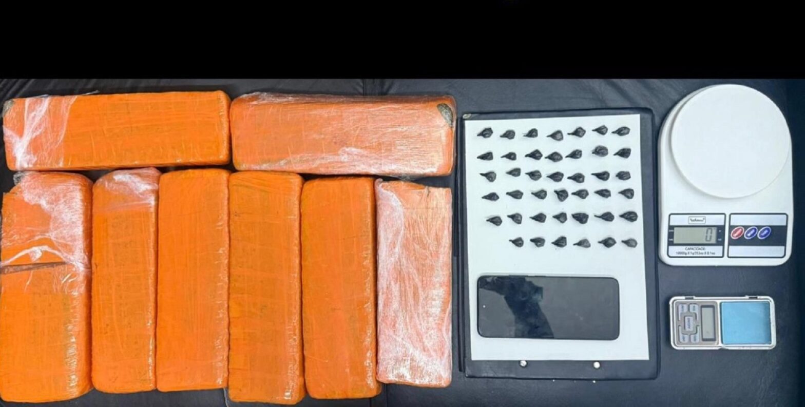 Em busca domiciliar, porções de drogas são encontradas e mulher acaba presa no bairro Santa Rosa, em Presidente Epitácio